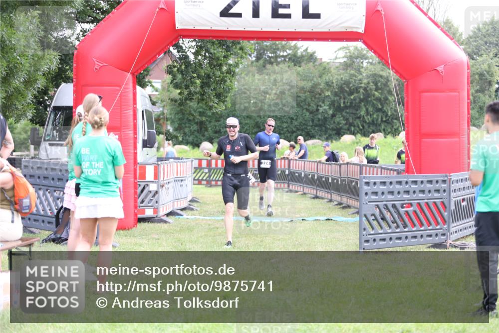 21.06.2026 - 29. Vierlanden-Triathlon Andreas Tolksdorf http://msf.ph/oto/9875741 21.06.2026 11:08:46 Ziel 324, 429, 324, 429 meine-sportfotos.de