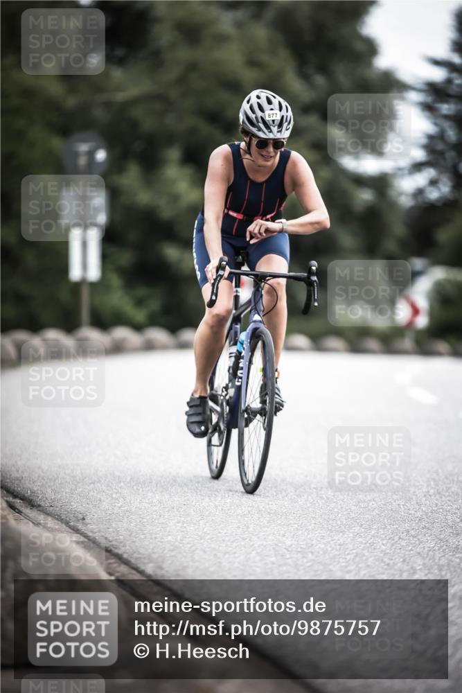 21.06.2026 - 29. Vierlanden-Triathlon H.Heesch http://msf.ph/oto/9875757 21.06.2026 12:27:49 Radfahren 635, 683, 877, 924, 956 meine-sportfotos.de