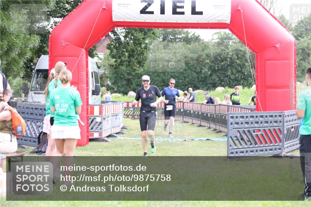 21.06.2026 - 29. Vierlanden-Triathlon Andreas Tolksdorf http://msf.ph/oto/9875758 21.06.2026 11:08:46 Ziel 324, 429, 324, 429 meine-sportfotos.de