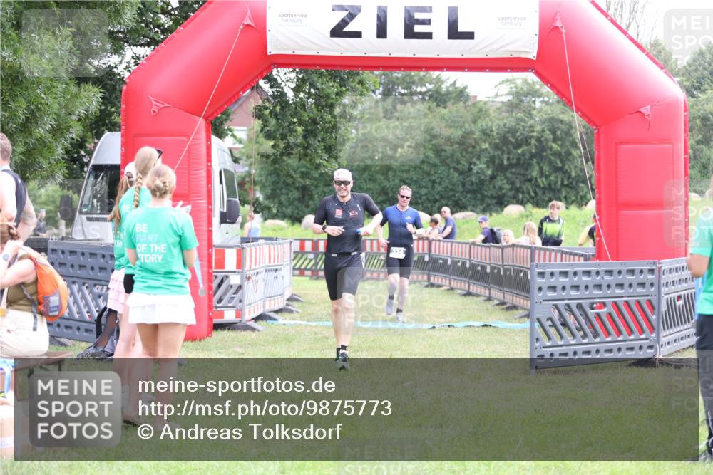 21.06.2026 - 29. Vierlanden-Triathlon Andreas Tolksdorf http://msf.ph/oto/9875773 21.06.2026 11:08:46 Ziel 324, 429, 324, 429 meine-sportfotos.de