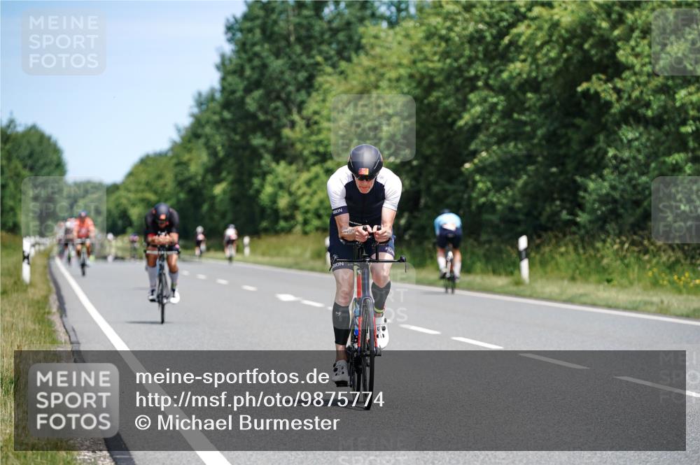 21.06.2026 - Viking Triathlon Michael Burmester http://msf.ph/oto/9875774 21.06.2026 12:52:56 Radfahren 24, 84, 97, 224, 269, 275, 302, 382, 484 meine-sportfotos.de