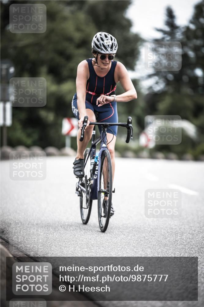 21.06.2026 - 29. Vierlanden-Triathlon H.Heesch http://msf.ph/oto/9875777 21.06.2026 12:27:49 Radfahren 635, 683, 877, 924, 956 meine-sportfotos.de