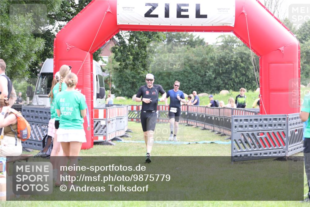 21.06.2026 - 29. Vierlanden-Triathlon Andreas Tolksdorf http://msf.ph/oto/9875779 21.06.2026 11:08:46 Ziel 324, 429, 324, 429 meine-sportfotos.de
