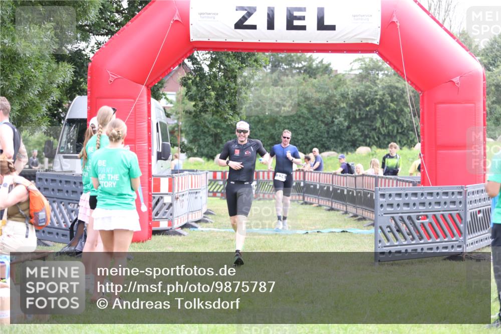 21.06.2026 - 29. Vierlanden-Triathlon Andreas Tolksdorf http://msf.ph/oto/9875787 21.06.2026 11:08:46 Ziel 324, 429, 324, 429 meine-sportfotos.de