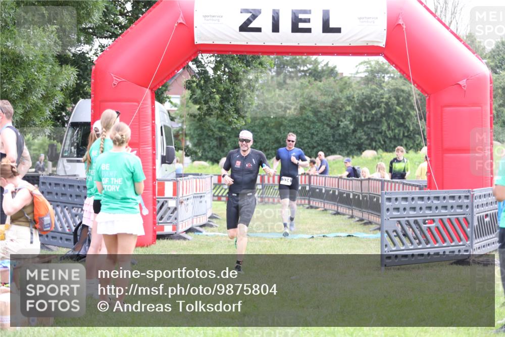 21.06.2026 - 29. Vierlanden-Triathlon Andreas Tolksdorf http://msf.ph/oto/9875804 21.06.2026 11:08:46 Ziel 324, 429, 324, 429 meine-sportfotos.de