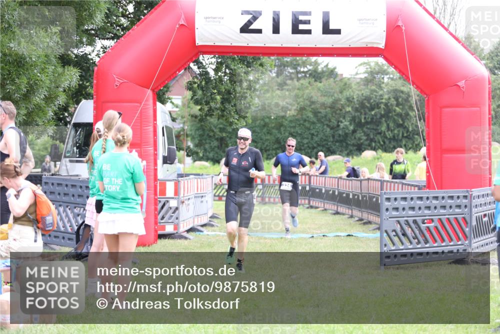 21.06.2026 - 29. Vierlanden-Triathlon Andreas Tolksdorf http://msf.ph/oto/9875819 21.06.2026 11:08:46 Ziel 324, 429, 324, 429 meine-sportfotos.de