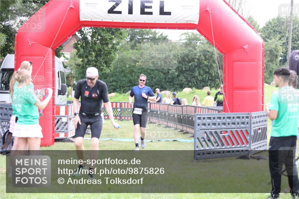 21.06.2026 - 29. Vierlanden-Triathlon Andreas Tolksdorf http://msf.ph/oto/9875826 21.06.2026 11:08:48 Ziel 324, 429, 324, 429 meine-sportfotos.de