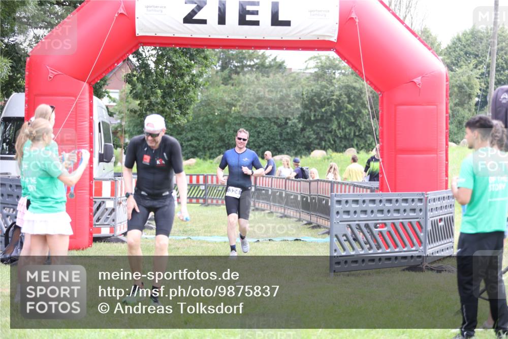 21.06.2026 - 29. Vierlanden-Triathlon Andreas Tolksdorf http://msf.ph/oto/9875837 21.06.2026 11:08:48 Ziel 324, 429, 324, 429 meine-sportfotos.de