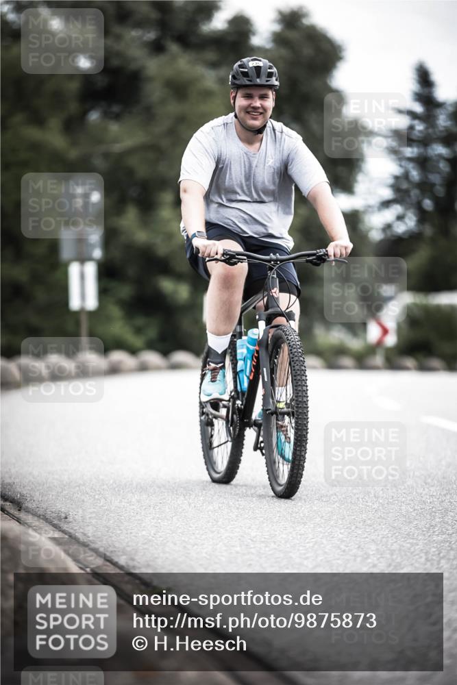 21.06.2026 - 29. Vierlanden-Triathlon H.Heesch http://msf.ph/oto/9875873 21.06.2026 12:29:16 Radfahren 736, 761, 933, 951, 974 meine-sportfotos.de