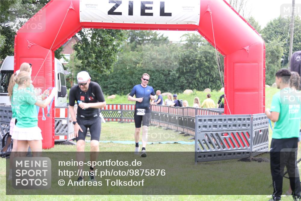 21.06.2026 - 29. Vierlanden-Triathlon Andreas Tolksdorf http://msf.ph/oto/9875876 21.06.2026 11:08:48 Ziel 324, 429, 324, 429 meine-sportfotos.de