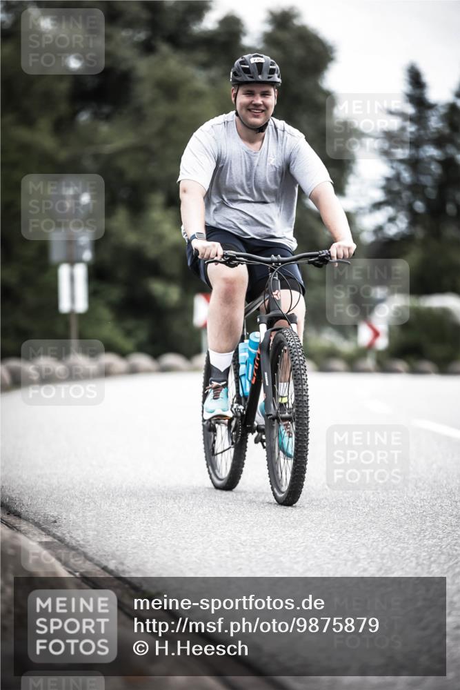 21.06.2026 - 29. Vierlanden-Triathlon H.Heesch http://msf.ph/oto/9875879 21.06.2026 12:29:16 Radfahren 736, 761, 933, 951, 974 meine-sportfotos.de