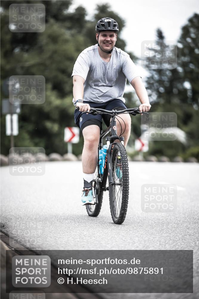 21.06.2026 - 29. Vierlanden-Triathlon H.Heesch http://msf.ph/oto/9875891 21.06.2026 12:29:16 Radfahren 736, 761, 933, 951, 974 meine-sportfotos.de