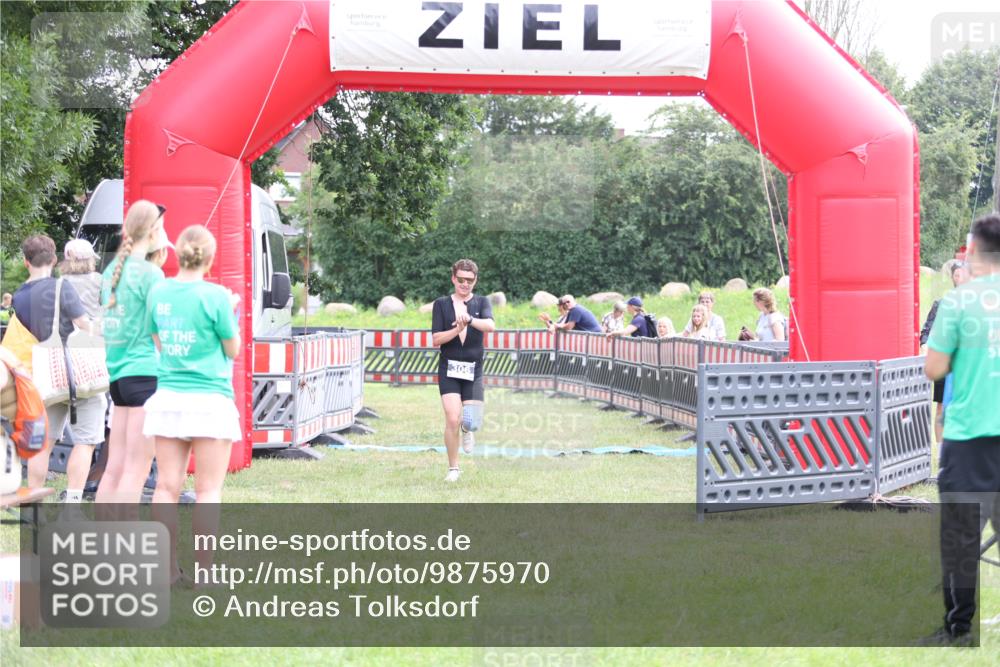 21.06.2026 - 29. Vierlanden-Triathlon Andreas Tolksdorf http://msf.ph/oto/9875970 21.06.2026 11:09:10 Ziel 306, 306 meine-sportfotos.de