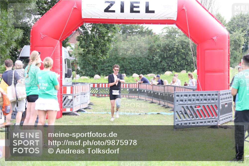 21.06.2026 - 29. Vierlanden-Triathlon Andreas Tolksdorf http://msf.ph/oto/9875978 21.06.2026 11:09:10 Ziel 306, 306 meine-sportfotos.de