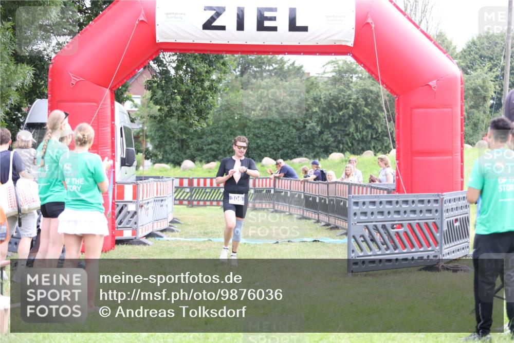 21.06.2026 - 29. Vierlanden-Triathlon Andreas Tolksdorf http://msf.ph/oto/9876036 21.06.2026 11:09:10 Ziel 306, 306 meine-sportfotos.de