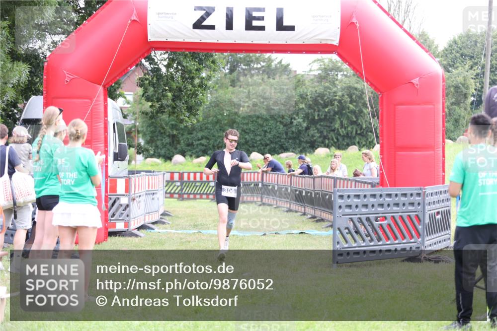 21.06.2026 - 29. Vierlanden-Triathlon Andreas Tolksdorf http://msf.ph/oto/9876052 21.06.2026 11:09:10 Ziel 306, 306 meine-sportfotos.de