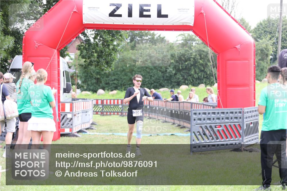 21.06.2026 - 29. Vierlanden-Triathlon Andreas Tolksdorf http://msf.ph/oto/9876091 21.06.2026 11:09:10 Ziel 306, 306 meine-sportfotos.de