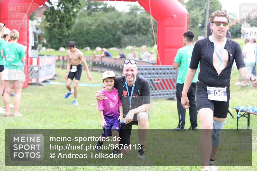 21.06.2026 - 29. Vierlanden-Triathlon Andreas Tolksdorf http://msf.ph/oto/9876113 21.06.2026 11:09:17 Ziel  meine-sportfotos.de