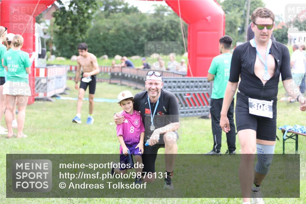21.06.2026 - 29. Vierlanden-Triathlon Andreas Tolksdorf http://msf.ph/oto/9876131 21.06.2026 11:09:17 Ziel  meine-sportfotos.de