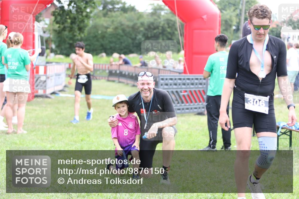 21.06.2026 - 29. Vierlanden-Triathlon Andreas Tolksdorf http://msf.ph/oto/9876150 21.06.2026 11:09:17 Ziel  meine-sportfotos.de