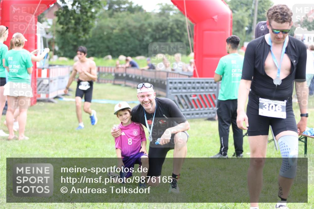 21.06.2026 - 29. Vierlanden-Triathlon Andreas Tolksdorf http://msf.ph/oto/9876165 21.06.2026 11:09:17 Ziel  meine-sportfotos.de