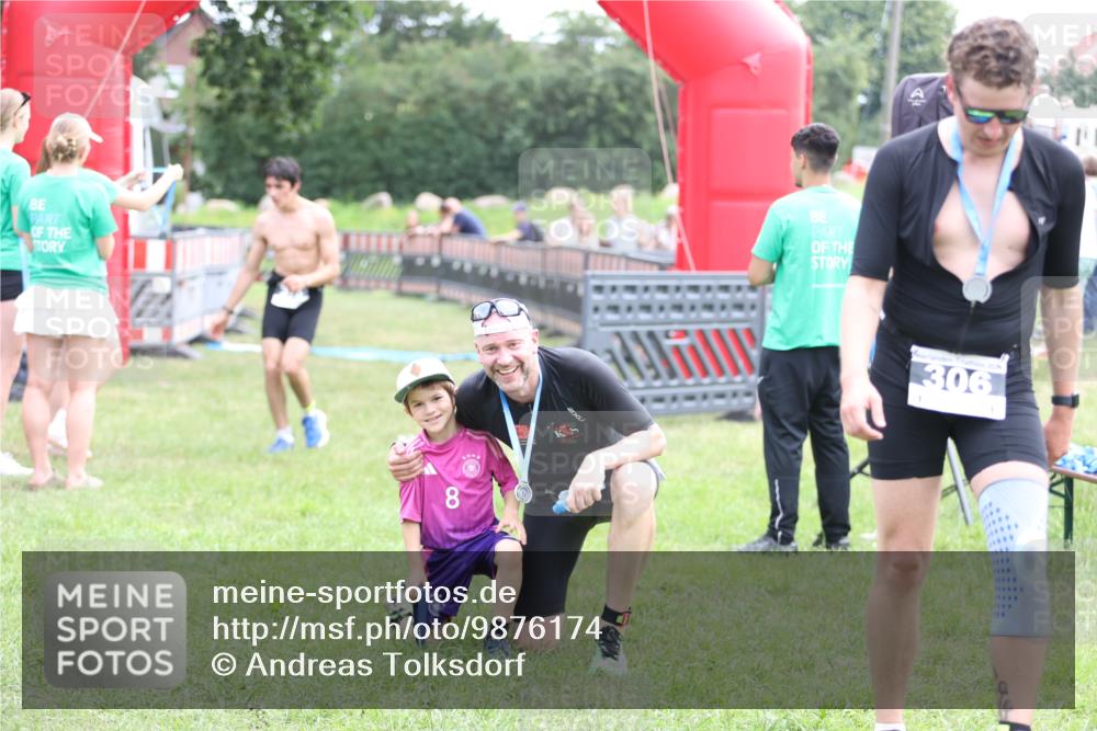 21.06.2026 - 29. Vierlanden-Triathlon Andreas Tolksdorf http://msf.ph/oto/9876174 21.06.2026 11:09:17 Ziel  meine-sportfotos.de