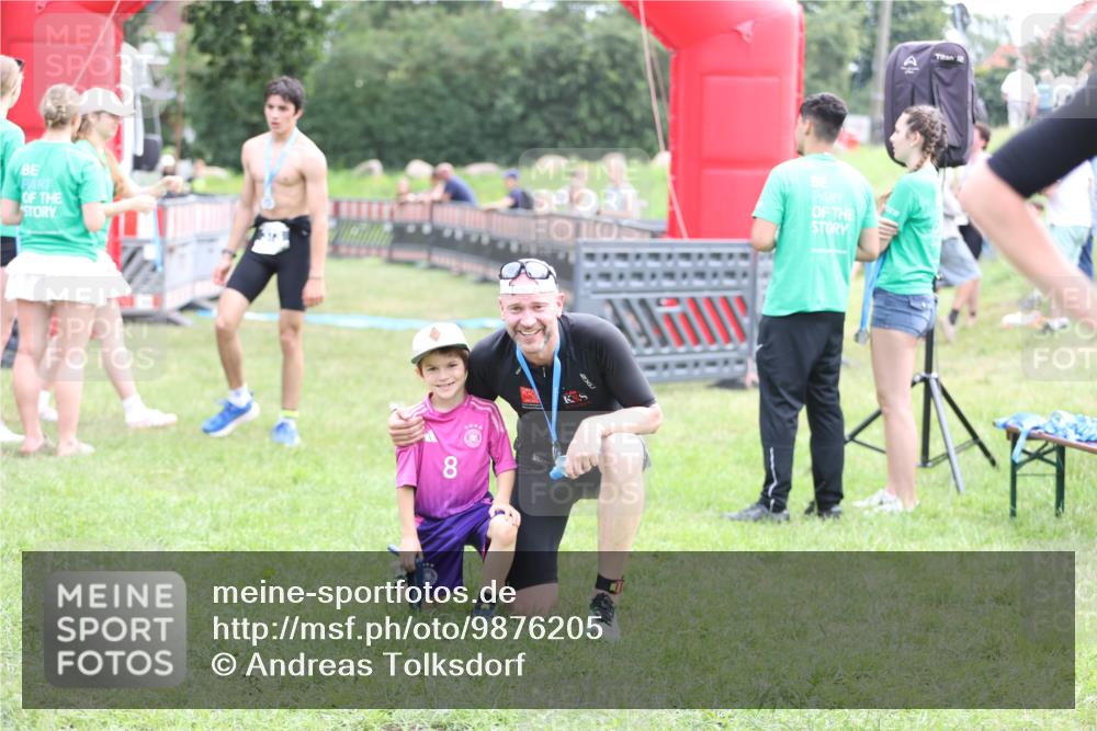 21.06.2026 - 29. Vierlanden-Triathlon Andreas Tolksdorf http://msf.ph/oto/9876205 21.06.2026 11:09:19 Ziel  meine-sportfotos.de