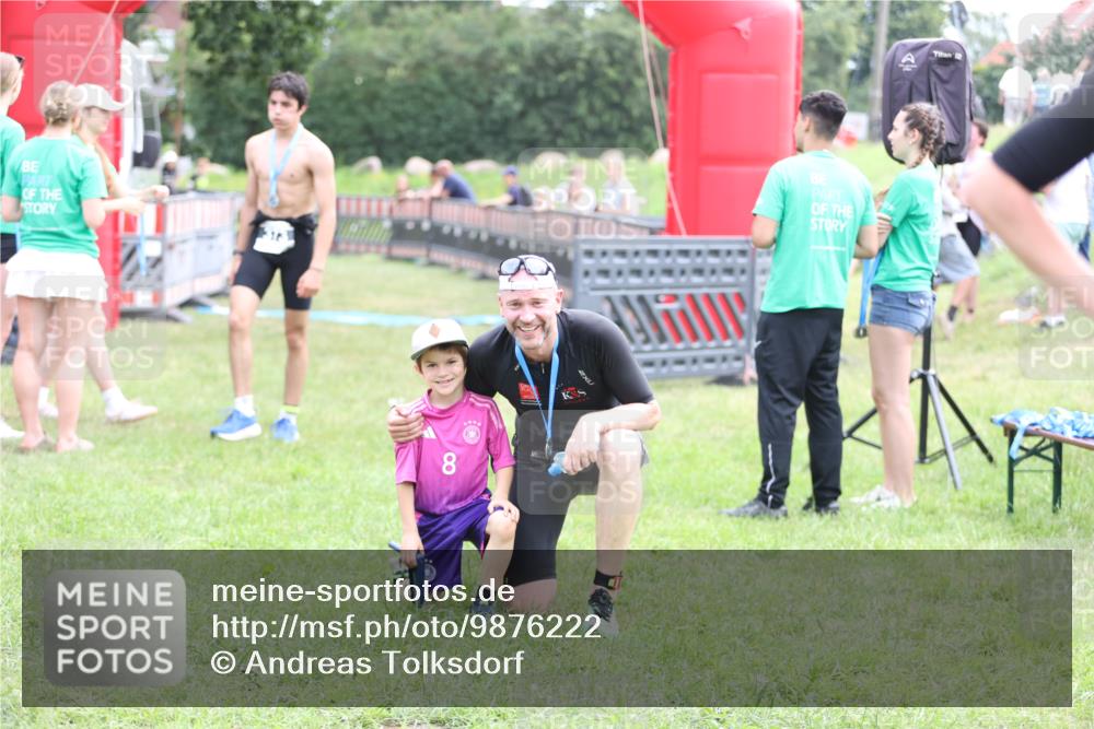 21.06.2026 - 29. Vierlanden-Triathlon Andreas Tolksdorf http://msf.ph/oto/9876222 21.06.2026 11:09:19 Ziel  meine-sportfotos.de