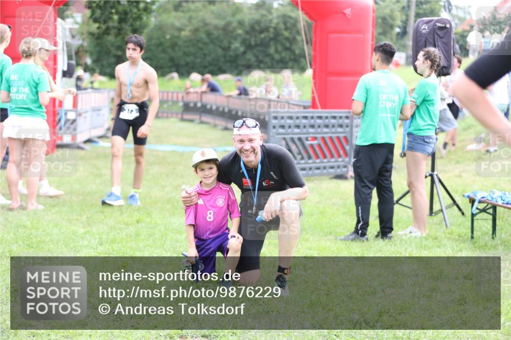 21.06.2026 - 29. Vierlanden-Triathlon Andreas Tolksdorf http://msf.ph/oto/9876229 21.06.2026 11:09:19 Ziel  meine-sportfotos.de