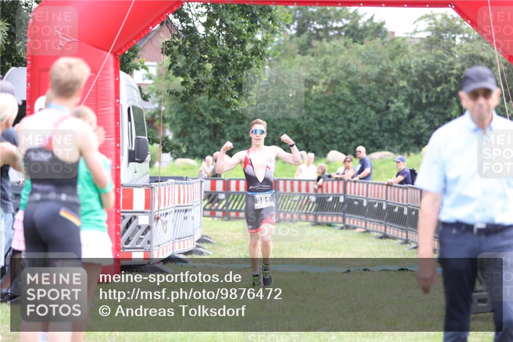21.06.2026 - 29. Vierlanden-Triathlon Andreas Tolksdorf http://msf.ph/oto/9876472 21.06.2026 11:10:18 Ziel  meine-sportfotos.de