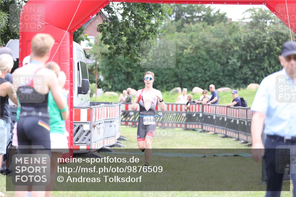 21.06.2026 - 29. Vierlanden-Triathlon Andreas Tolksdorf http://msf.ph/oto/9876509 21.06.2026 11:10:18 Ziel  meine-sportfotos.de