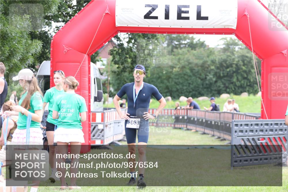 21.06.2026 - 29. Vierlanden-Triathlon Andreas Tolksdorf http://msf.ph/oto/9876584 21.06.2026 11:10:38 Ziel  meine-sportfotos.de