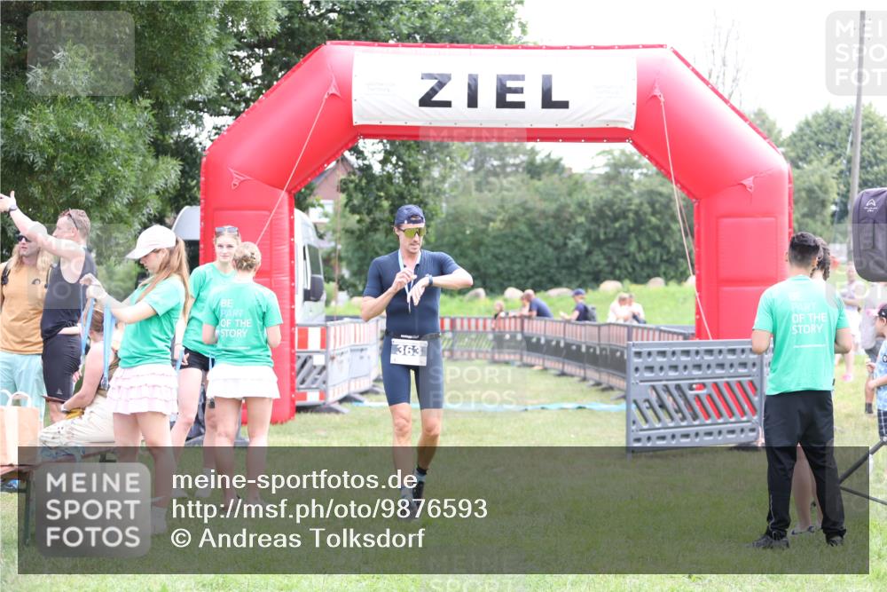 21.06.2026 - 29. Vierlanden-Triathlon Andreas Tolksdorf http://msf.ph/oto/9876593 21.06.2026 11:10:39 Ziel  meine-sportfotos.de