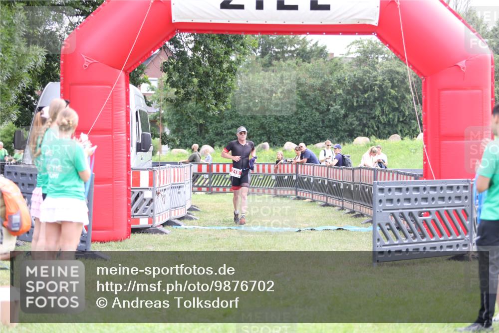 21.06.2026 - 29. Vierlanden-Triathlon Andreas Tolksdorf http://msf.ph/oto/9876702 21.06.2026 11:10:58 Ziel 219, 354, 424, 219, 354, 424 meine-sportfotos.de