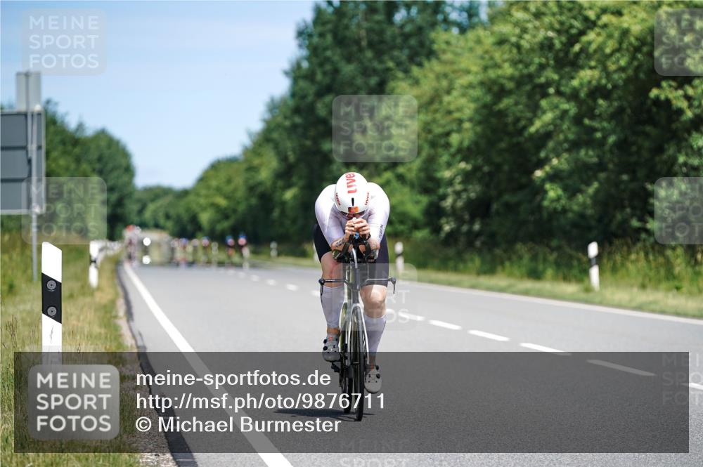21.06.2026 - Viking Triathlon Michael Burmester http://msf.ph/oto/9876711 21.06.2026 12:56:36 Radfahren 113, 255, 357, 489 meine-sportfotos.de