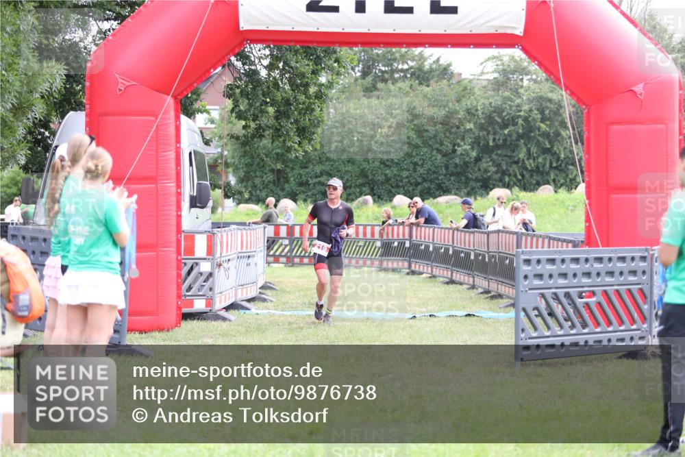 21.06.2026 - 29. Vierlanden-Triathlon Andreas Tolksdorf http://msf.ph/oto/9876738 21.06.2026 11:10:59 Ziel 219, 354, 424, 219, 354, 424 meine-sportfotos.de