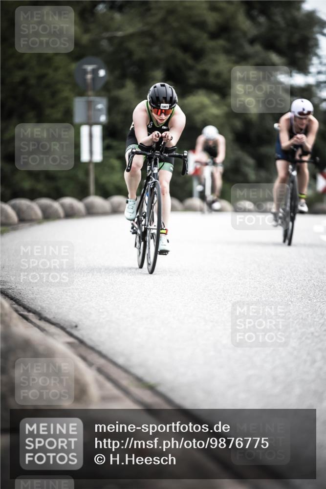 21.06.2026 - 29. Vierlanden-Triathlon H.Heesch http://msf.ph/oto/9876775 21.06.2026 12:33:54 Radfahren 879, 968, 985, 1002, 1006, 1007 meine-sportfotos.de