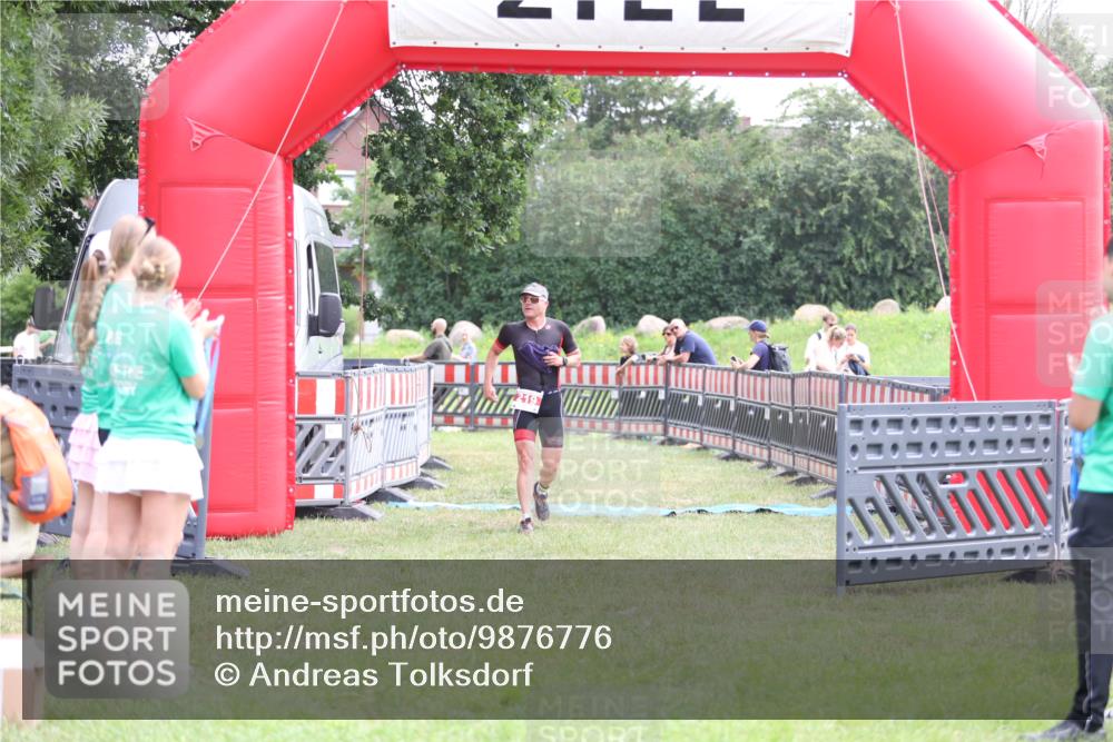 21.06.2026 - 29. Vierlanden-Triathlon Andreas Tolksdorf http://msf.ph/oto/9876776 21.06.2026 11:10:59 Ziel 219, 354, 424, 219, 354, 424 meine-sportfotos.de