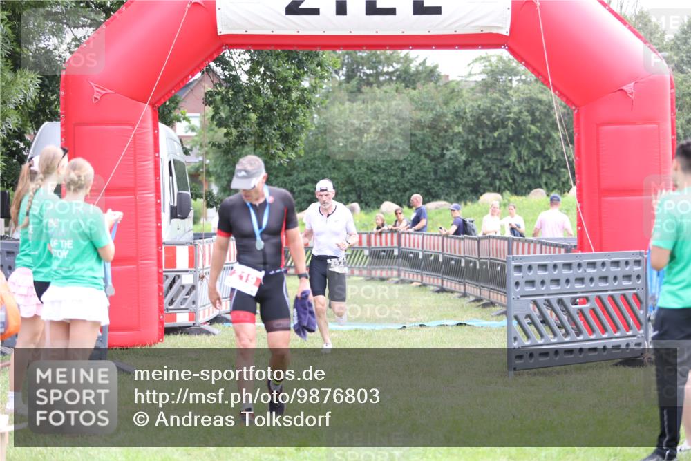 21.06.2026 - 29. Vierlanden-Triathlon Andreas Tolksdorf http://msf.ph/oto/9876803 21.06.2026 11:11:08 Ziel 354, 424, 354, 424 meine-sportfotos.de