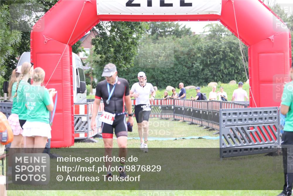 21.06.2026 - 29. Vierlanden-Triathlon Andreas Tolksdorf http://msf.ph/oto/9876829 21.06.2026 11:11:08 Ziel 354, 424, 354, 424 meine-sportfotos.de