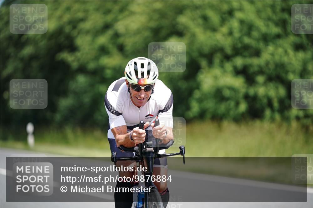 21.06.2026 - Viking Triathlon Michael Burmester http://msf.ph/oto/9876884 21.06.2026 12:57:47 Radfahren 77, 77, 88, 141, 199, 301, 304, 497, 513, 559, 571, 571 meine-sportfotos.de