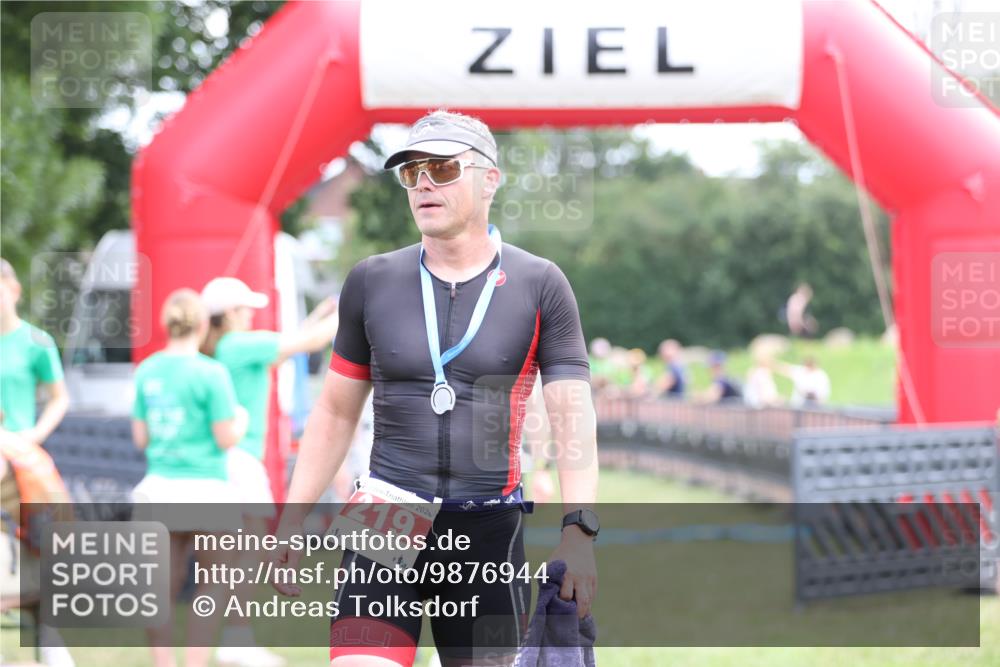 21.06.2026 - 29. Vierlanden-Triathlon Andreas Tolksdorf http://msf.ph/oto/9876944 21.06.2026 11:11:14 Ziel 354, 354 meine-sportfotos.de