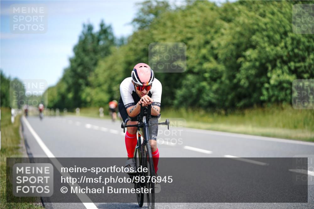 21.06.2026 - Viking Triathlon Michael Burmester http://msf.ph/oto/9876945 21.06.2026 12:57:58 Radfahren 77, 301, 303, 304, 513, 559, 571, 571, 601 meine-sportfotos.de