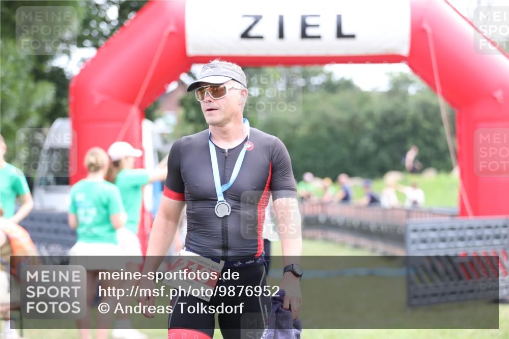 21.06.2026 - 29. Vierlanden-Triathlon Andreas Tolksdorf http://msf.ph/oto/9876952 21.06.2026 11:11:14 Ziel 354, 354 meine-sportfotos.de
