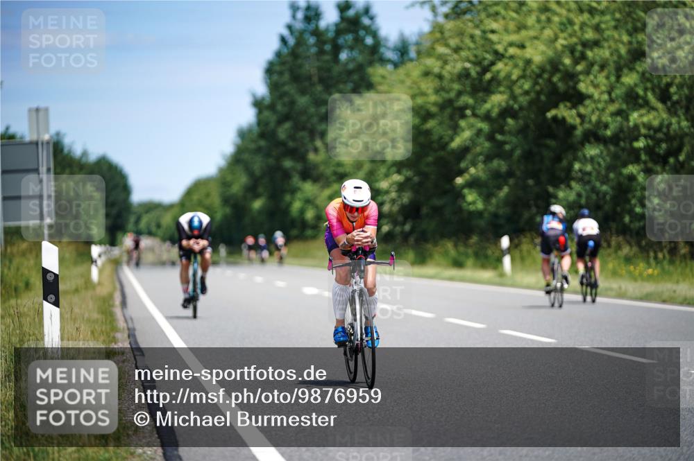 21.06.2026 - Viking Triathlon Michael Burmester http://msf.ph/oto/9876959 21.06.2026 12:58:08 Radfahren 96, 303, 562, 571, 601 meine-sportfotos.de