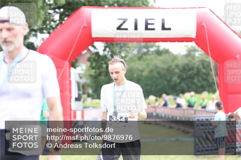21.06.2026 - 29. Vierlanden-Triathlon Andreas Tolksdorf http://msf.ph/oto/9876976 21.06.2026 11:11:22 Ziel  meine-sportfotos.de