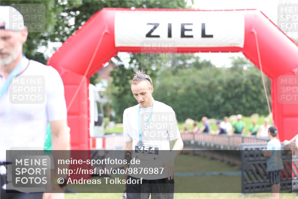 21.06.2026 - 29. Vierlanden-Triathlon Andreas Tolksdorf http://msf.ph/oto/9876987 21.06.2026 11:11:22 Ziel  meine-sportfotos.de