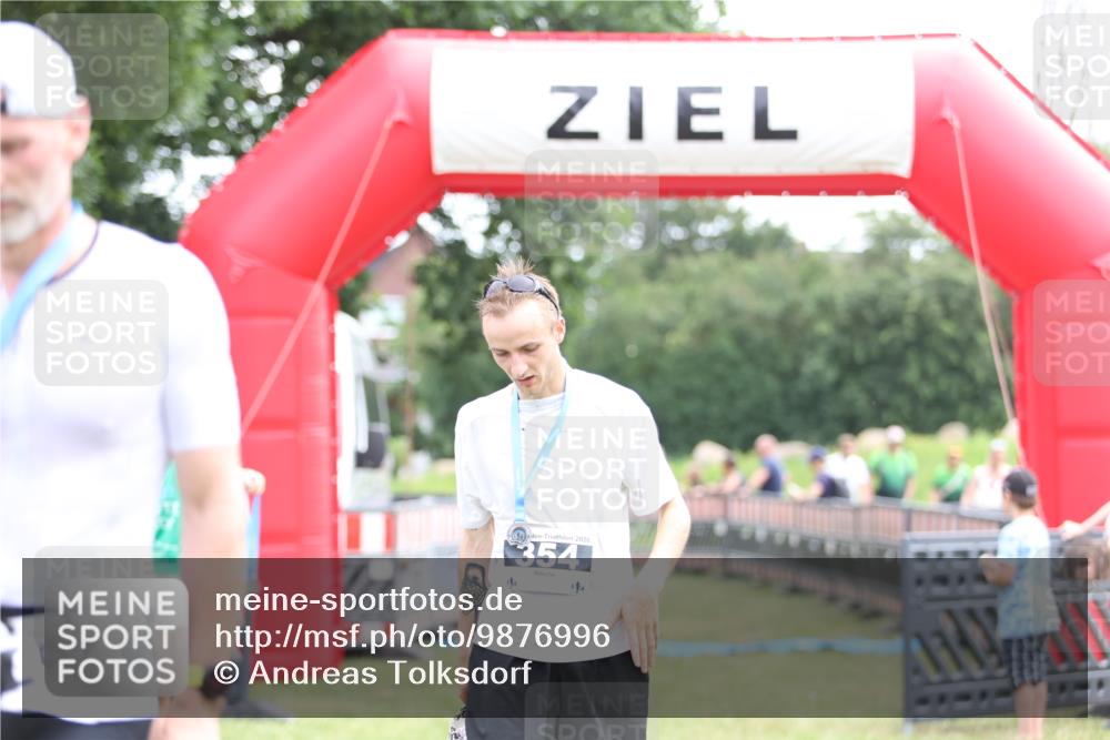 21.06.2026 - 29. Vierlanden-Triathlon Andreas Tolksdorf http://msf.ph/oto/9876996 21.06.2026 11:11:22 Ziel  meine-sportfotos.de
