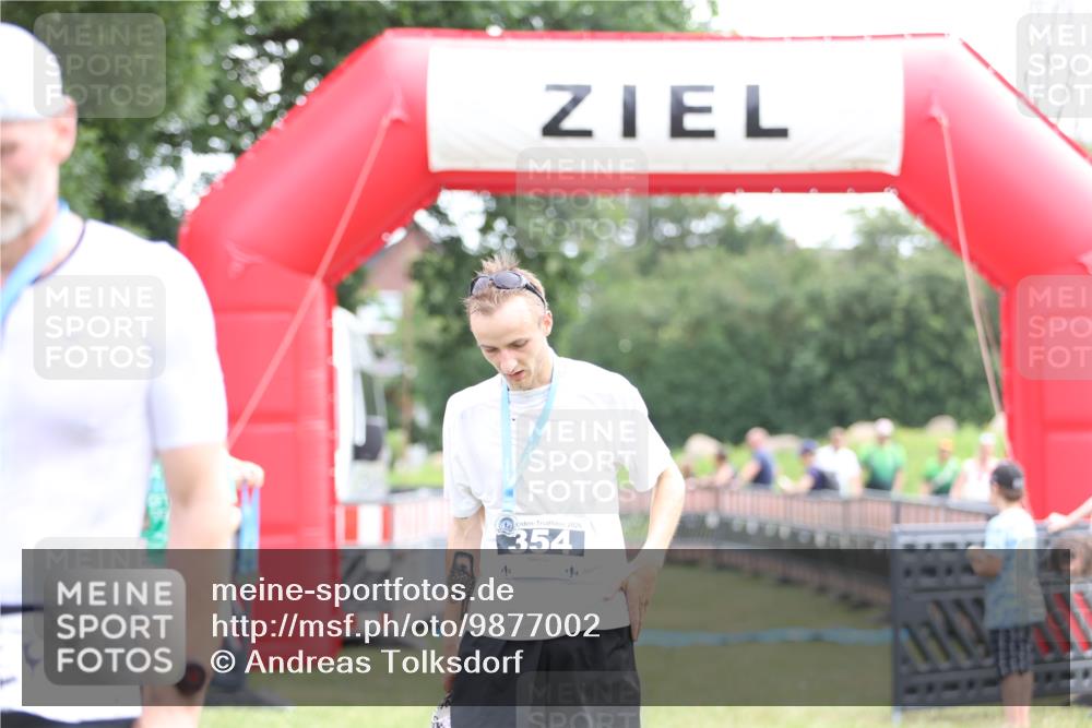21.06.2026 - 29. Vierlanden-Triathlon Andreas Tolksdorf http://msf.ph/oto/9877002 21.06.2026 11:11:22 Ziel  meine-sportfotos.de