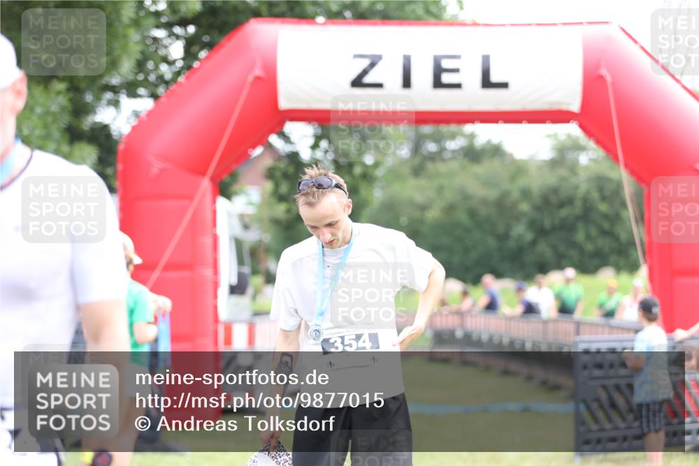 21.06.2026 - 29. Vierlanden-Triathlon Andreas Tolksdorf http://msf.ph/oto/9877015 21.06.2026 11:11:22 Ziel  meine-sportfotos.de